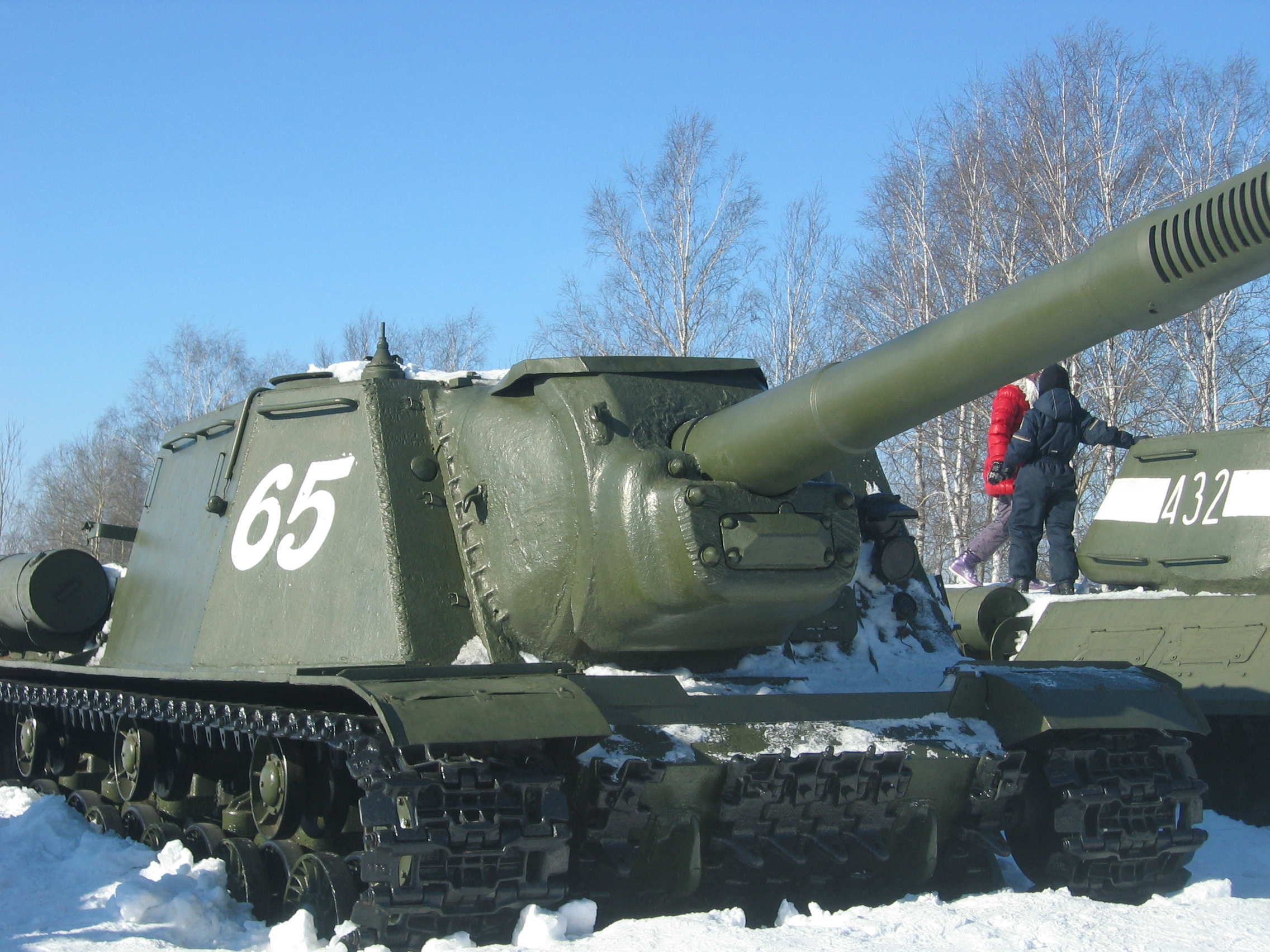 Ак ису. САУ зверобой ИСУ-152. Танк ИСУ 152 зверобой. САУ Су-152 зверобой. Зверобой танк Су 152.